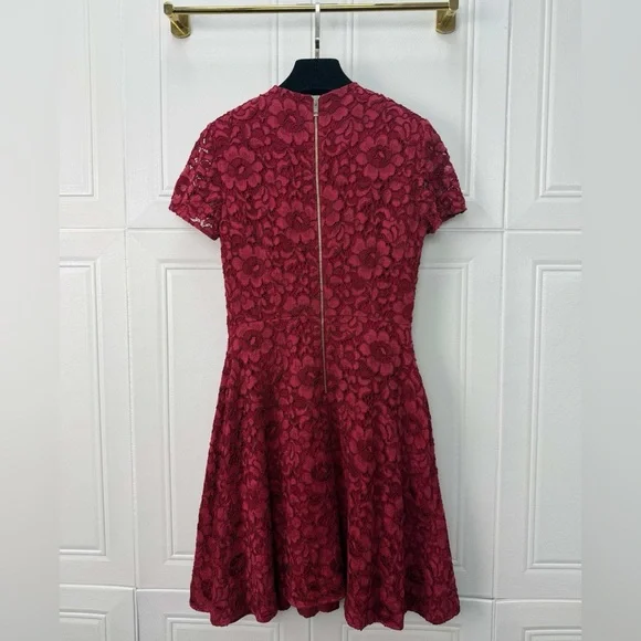 🚩steal Authentic Burberry Floral Lace Midi Dress in Deep Red - Picture 3 of 7